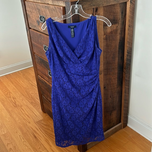 Beautiful CHAPS size 6 Women’s V-Neck Lace Sleeveless Dress - Picture 1 of 9